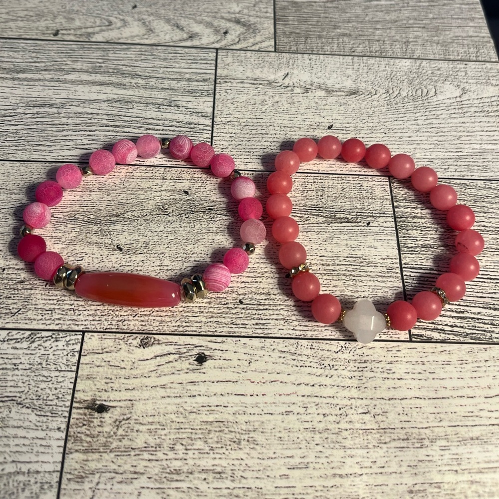 Bracelets Pink and Silver Set of 2 Boho Stone Beaded Bracelets NWOT - Picture 2 of 4